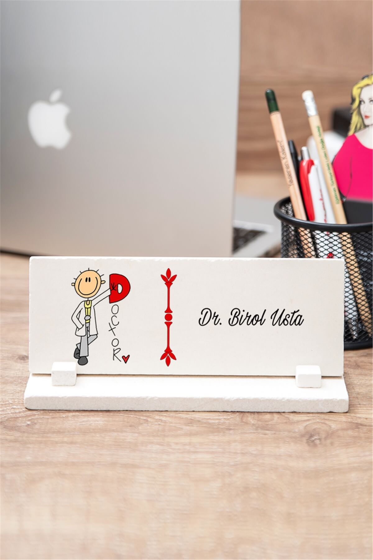 Doktor Karikatürü Taş Masa İsimliği