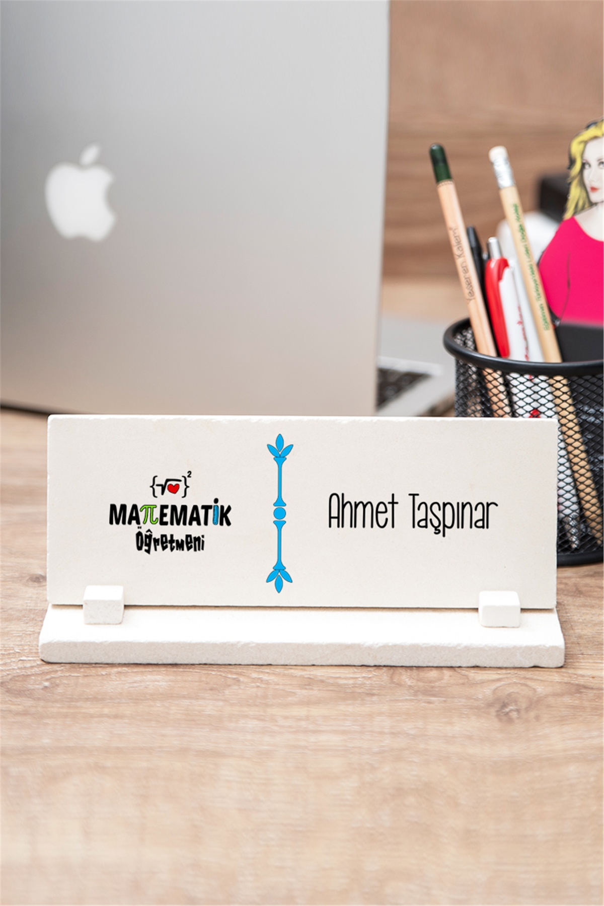 Matematik Öğretmeni Taş Masa İsimliği