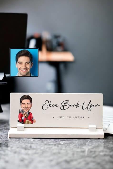 Erkek Patrona Ofis Hediyesi Karikatürlü Masa İsimliği